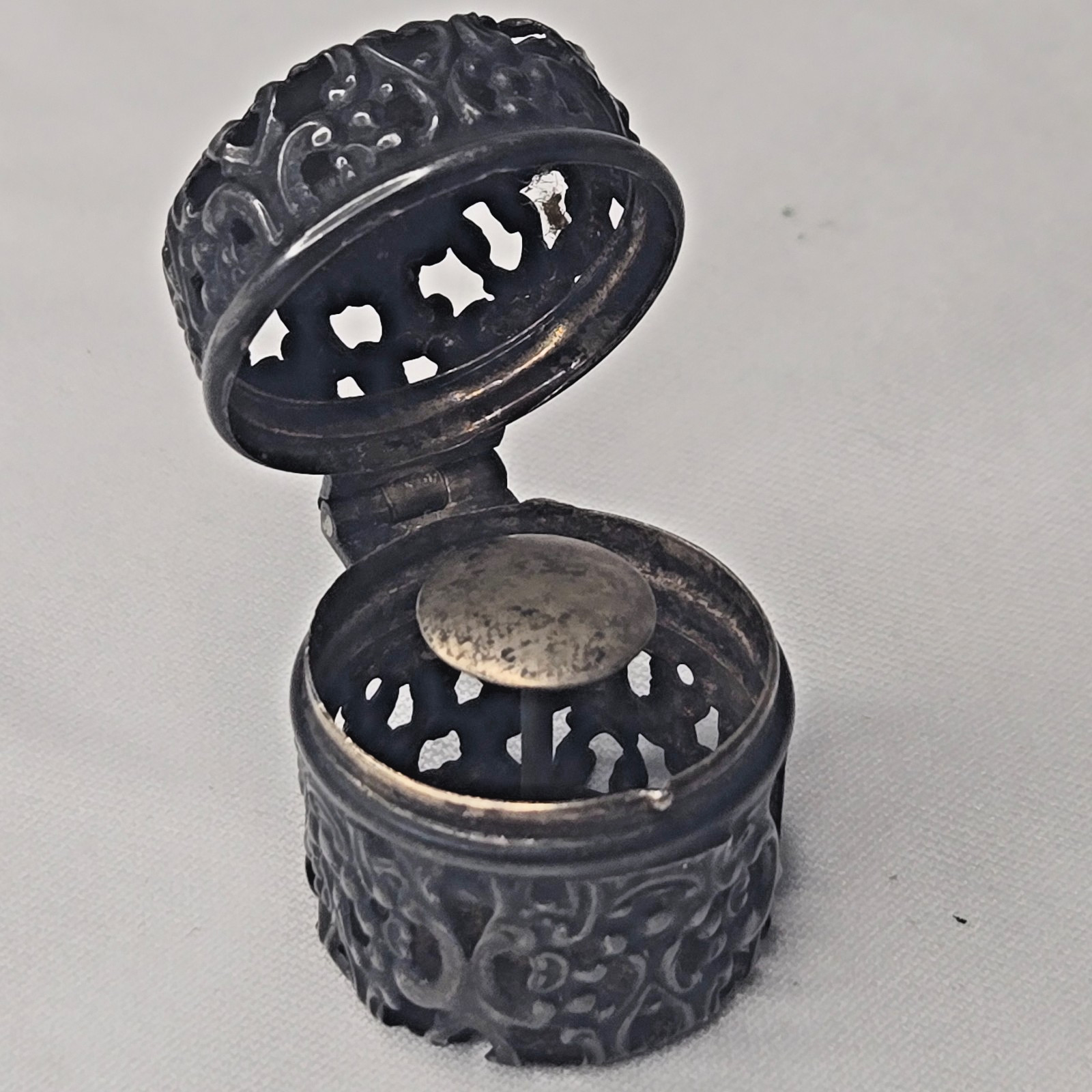 Antique Webster Hallmark Sterling Silver Openwork Thimble Case Hinged Excellent
