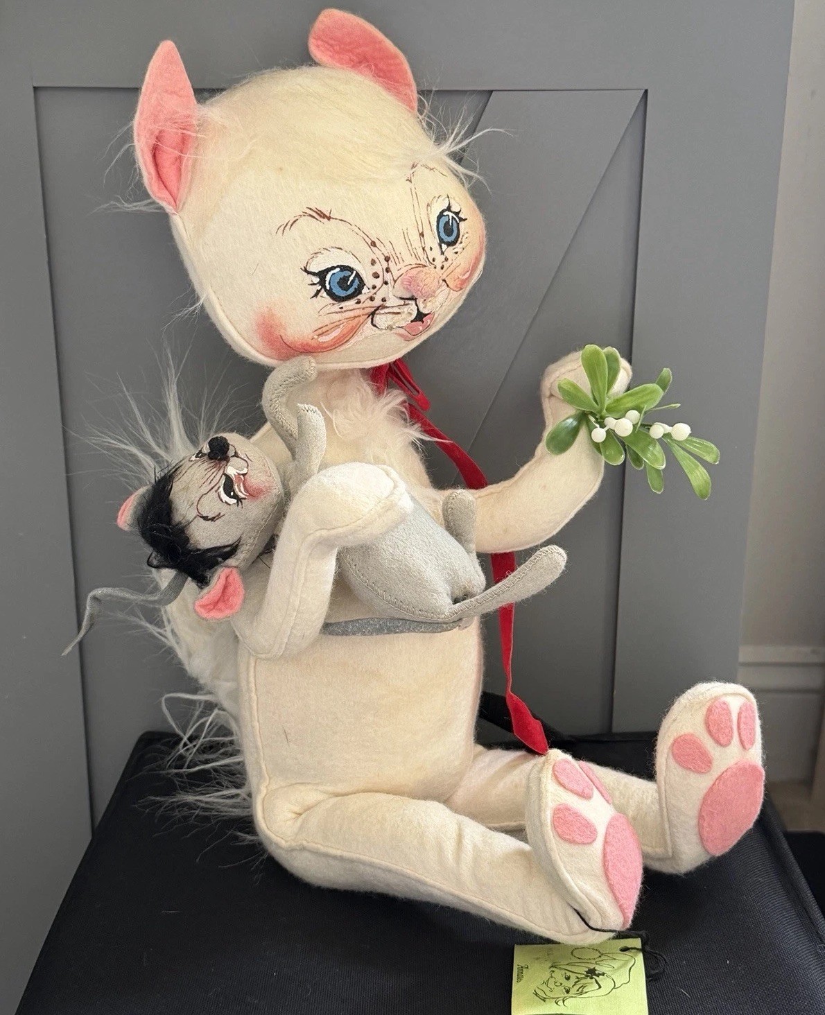 Vintage 1981 Annalee Christmas Cat & Mouse w/ Mistletoe ~ Poseable ~ Hang Tag Vintage 1981 Annalee Christmas Cat & Mouse w/ Mistletoe ~ Poseable ~ Hang Tag