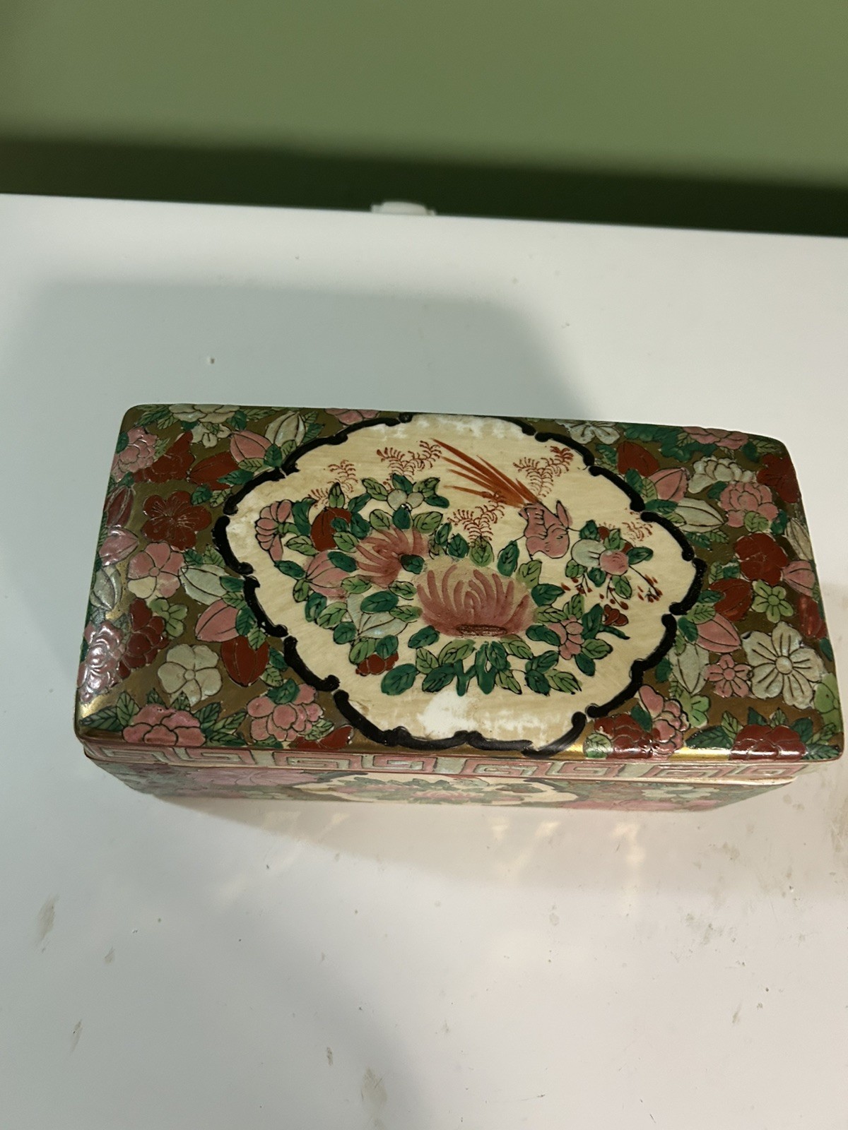 Oriental Rose Canton porcelain box Oriental Rose Canton porcelain box