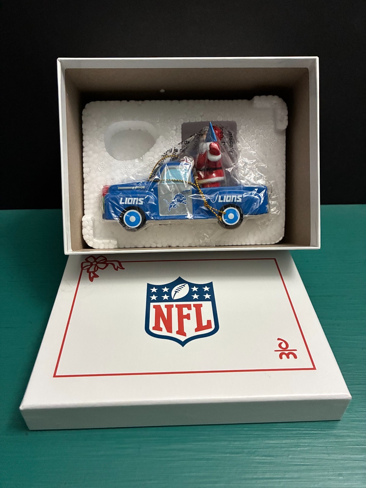 2023 Danbury Mint NFL Detroit Lions Santa Riding Pickup Truck Christmas Ornament
