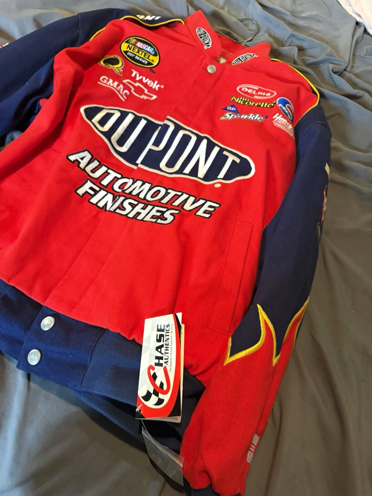 Never worn Chase Authentics NASCAR Jeff Gordon DuPont Red/Blue Jacket Size L