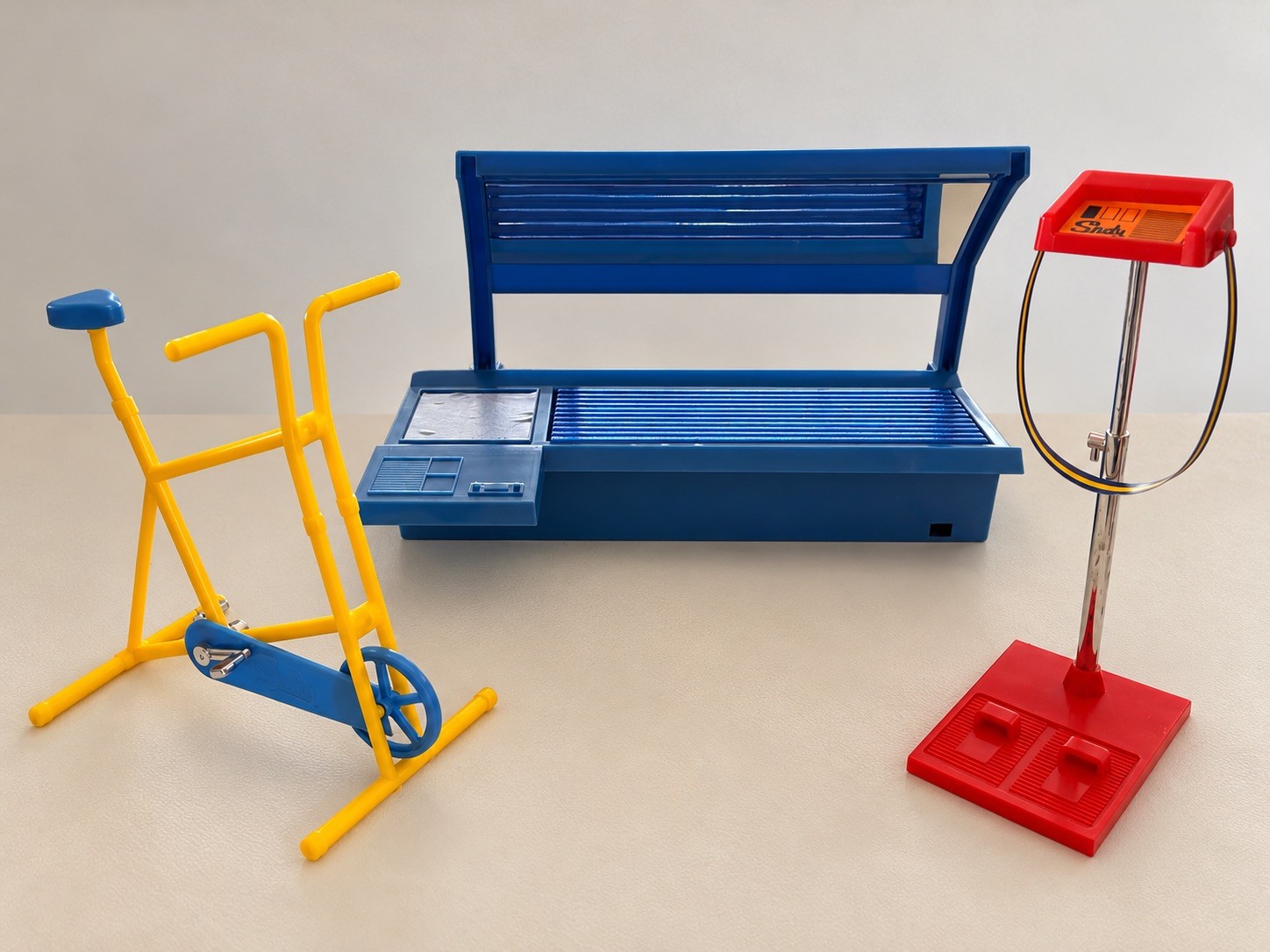 💜 Vintage Pedigree Sindy Doll Keeping Fit SunBed Gym Kit 1984 44441