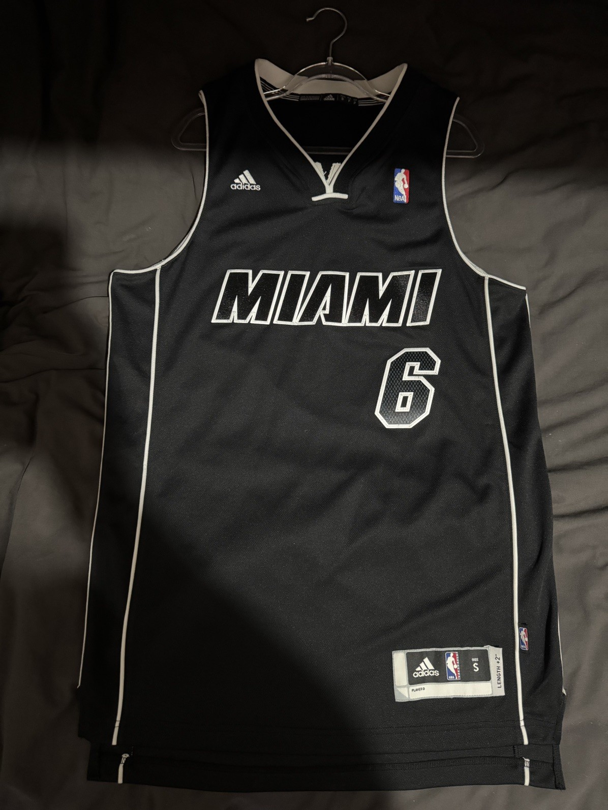Authentic LeBron James Miami Heat Rev 30 Swingman Jersey BNWT Authentic LeBron James Miami Heat Rev 30 Swingman Jersey BNWT