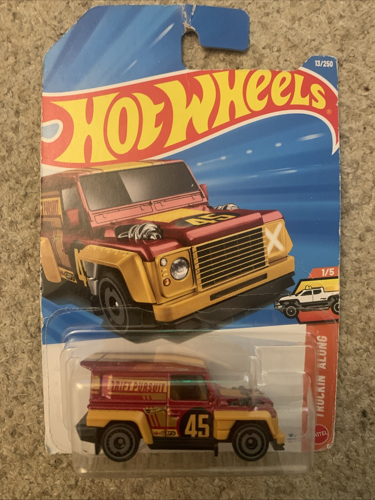 Hot Wheels Drift-Ender Truckin\' Along 1:64 Land Rover Diecast 2025 Red Gold