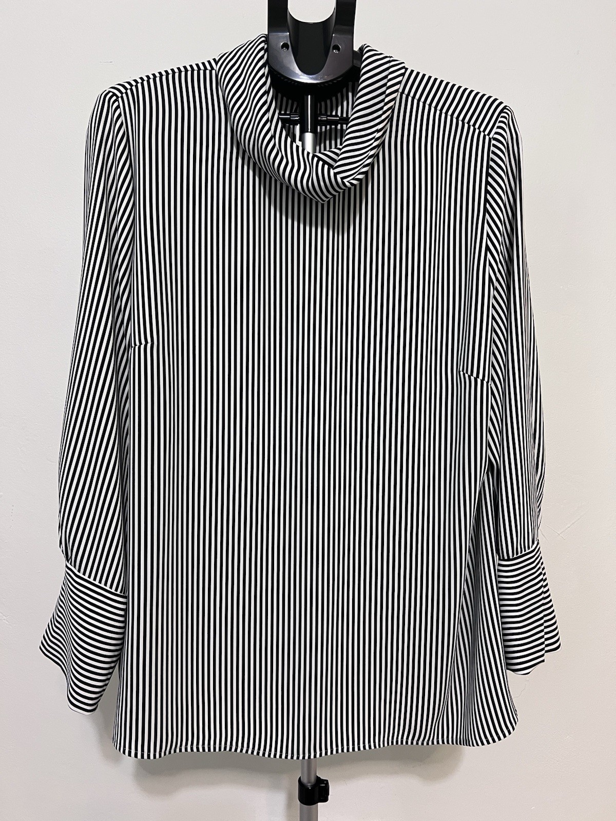 Chico\'s Women\'s Floral Blouse Size 3 (16-18) Black & White Striped Long Sleeve Chico\'s Women\'s Floral Blouse Size 3 (16-18) Black & White Striped Long Sleeve