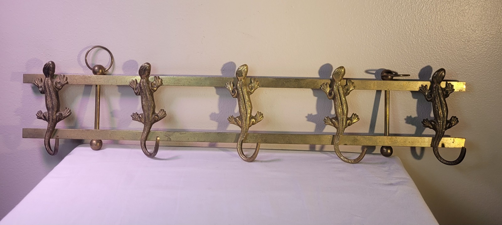 Vintage MCM Brass Lizard Gecko 5 Hooks Hanging Wall Decor Vintage MCM Brass Lizard Gecko 5 Hooks Hanging Wall Decor