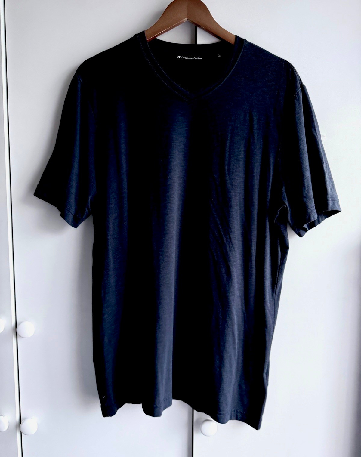 TravisMathew Men\'s Black Solid V-Neck Short Sleeve T-Shirt Size L Regular