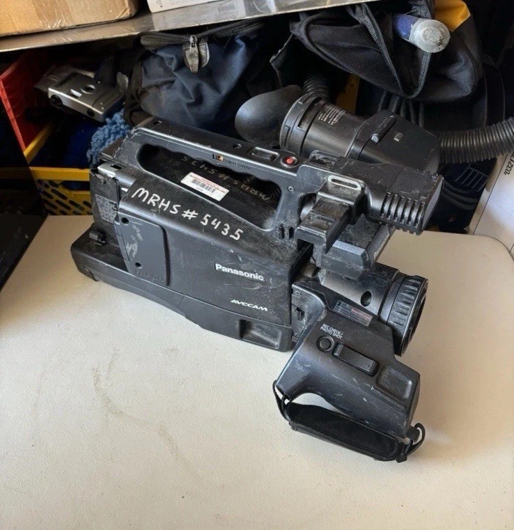 Panasonic AG-HMC80P AVCCAM 3MOS Full HD 1080p 30fps Camcorder Untested Panasonic AG-HMC80P AVCCAM 3MOS Full HD 1080p 30fps Camcorder Untested