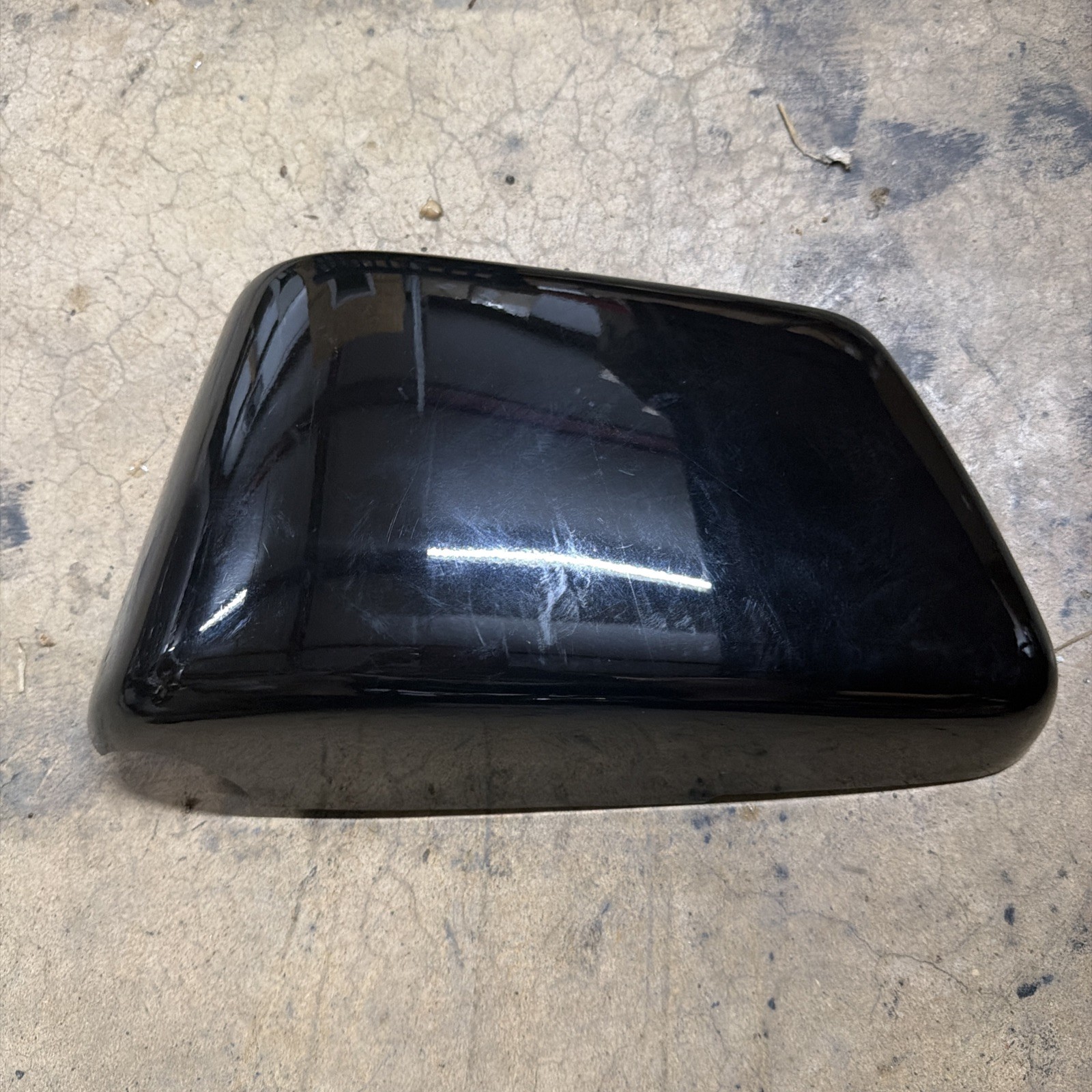 Nos HONDA OEM 97-03 VALKYRIE 1500 SIDE BATTERY COVER 83500-MZ0-0000 Nos HONDA OEM 97-03 VALKYRIE 1500 SIDE BATTERY COVER 83500-MZ0-0000