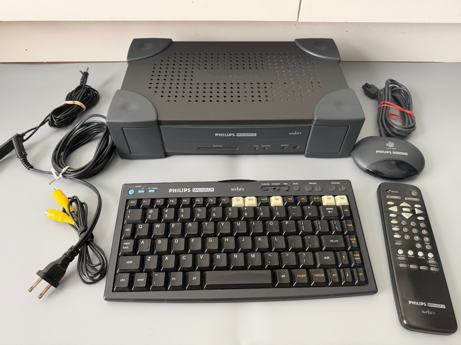 Vintage 1999 Philips Magnavox WebTV MAT972A110 Receiver Keyboard Remote Web Eye