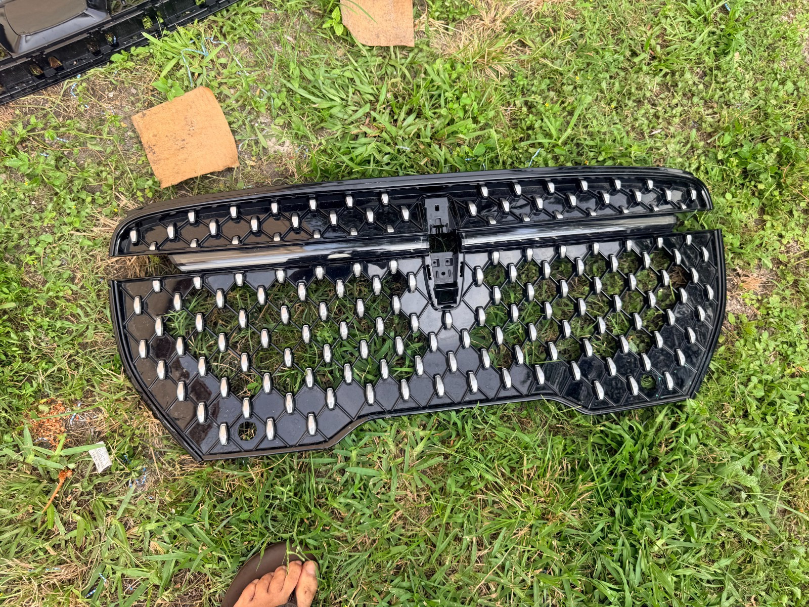 2024 2025 LINCOLN NAUTILUS FRONT UPPER GRILLE R2TB17K819UUK OEM 2024 2025 LINCOLN NAUTILUS FRONT UPPER GRILLE R2TB17K819UUK OEM