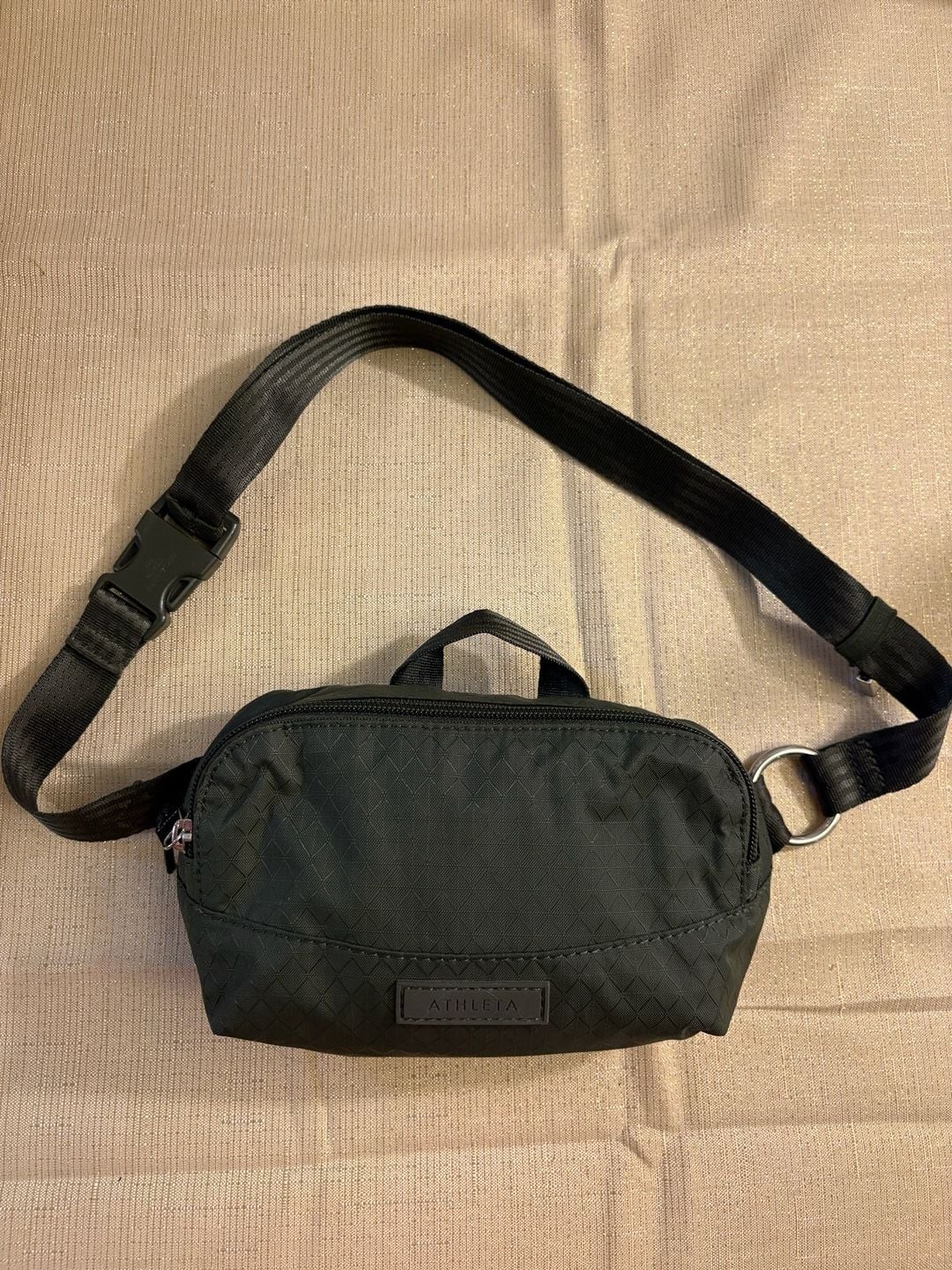 Athleta Excursion Mini Belt Bag green Athleta Excursion Mini Belt Bag green