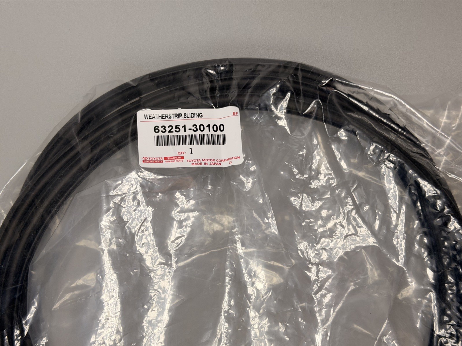 Genuine OEM Toyota CAMRY / Lexus GS450h Sunroof Sliding Weatherstrip 63251-30100 Genuine OEM Toyota CAMRY / Lexus GS450h Sunroof Sliding Weatherstrip 63251-30100