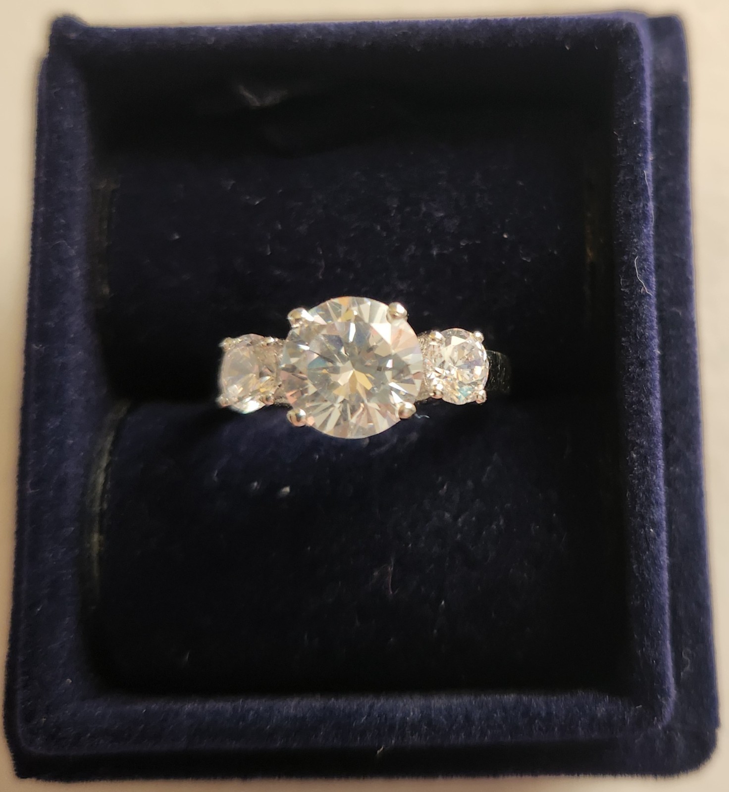 Gorgeous Diamond Alternative STAUER Platinum Fused 3-Stone Ring Size 7