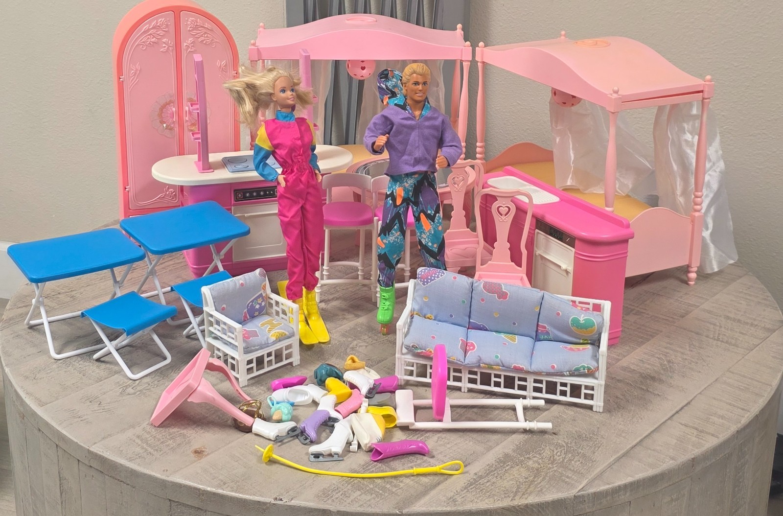 Vintage 90s Barbie Mixed Lot Dolls Furniture Accessories Ski Fun Rollerblade Vintage 90s Barbie Mixed Lot Dolls Furniture Accessories Ski Fun Rollerblade