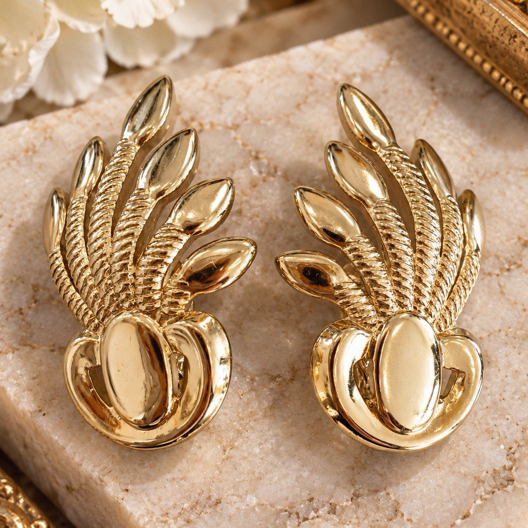Vintage Signed MONET Gold-Tone Wheat Spray Feather Clip-On Statement Earrings Vintage Signed MONET Gold-Tone Wheat Spray Feather Clip-On Statement Earrings