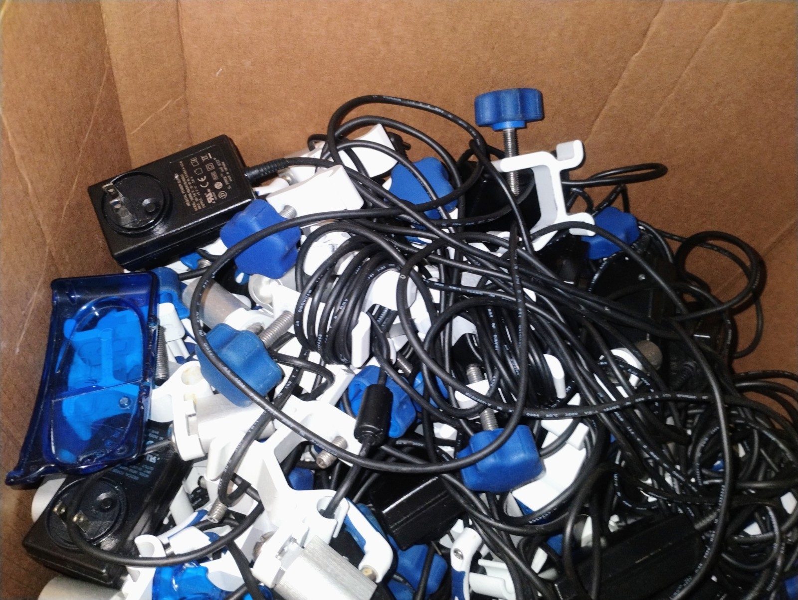 20 Lot AC Adapter W/ Pole Clamp For Covidien Kangaroo Joey Pump 61-383493 Used 20 Lot AC Adapter W/ Pole Clamp For Covidien Kangaroo Joey Pump 61-383493 Used