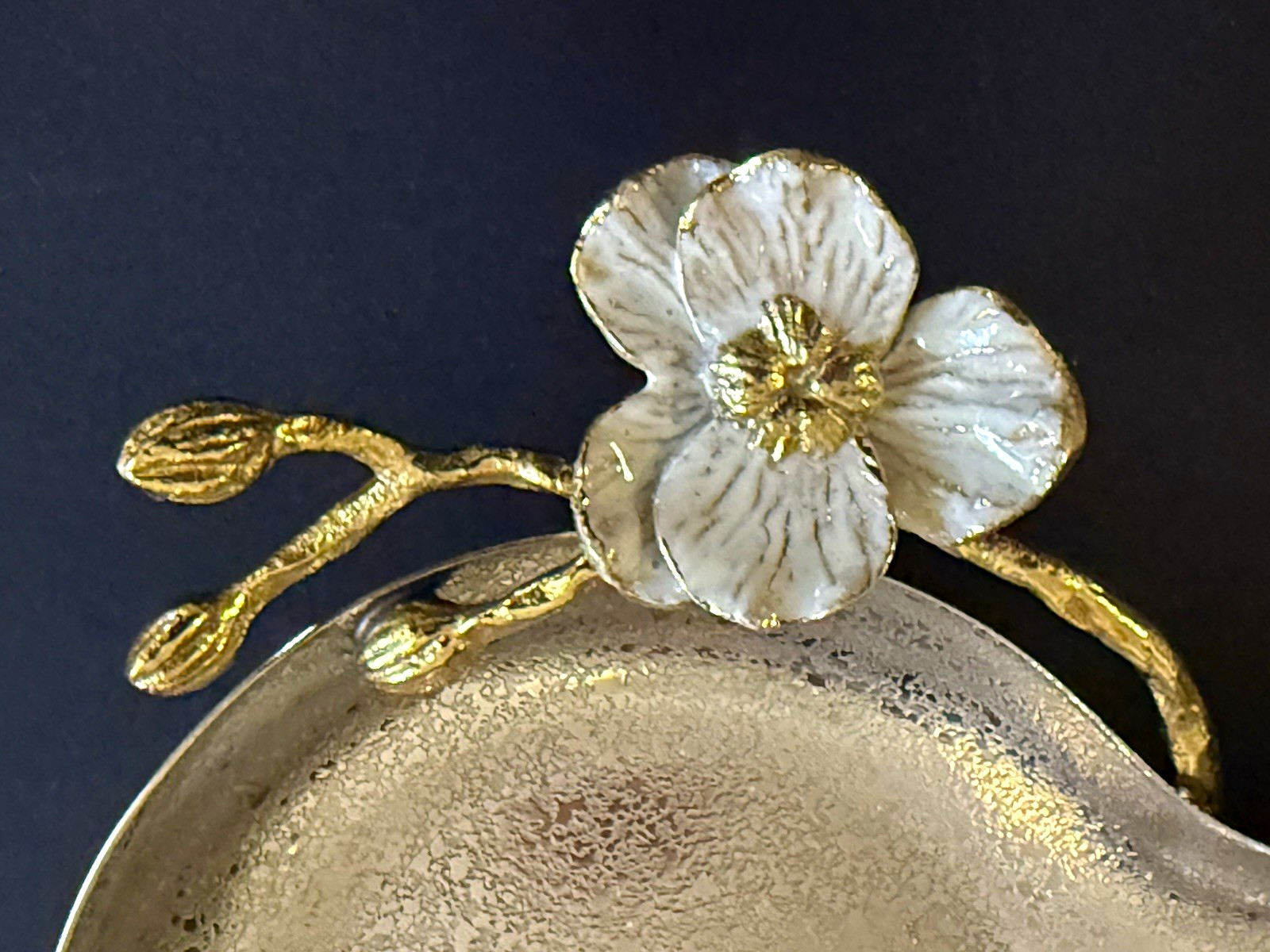 Michael Aram Handcrafted Metal Floral Spoon Rest Silver/Gold/White Flower Michael Aram Handcrafted Metal Floral Spoon Rest Silver/Gold/White Flower