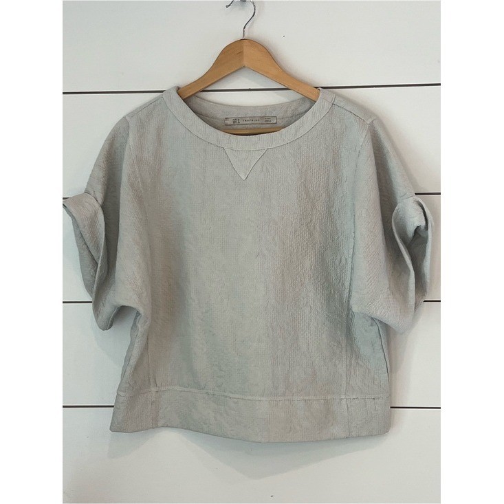 Zara Light Gray Textured Short-Sleeve boxy minimalist quiet luxury clean girl