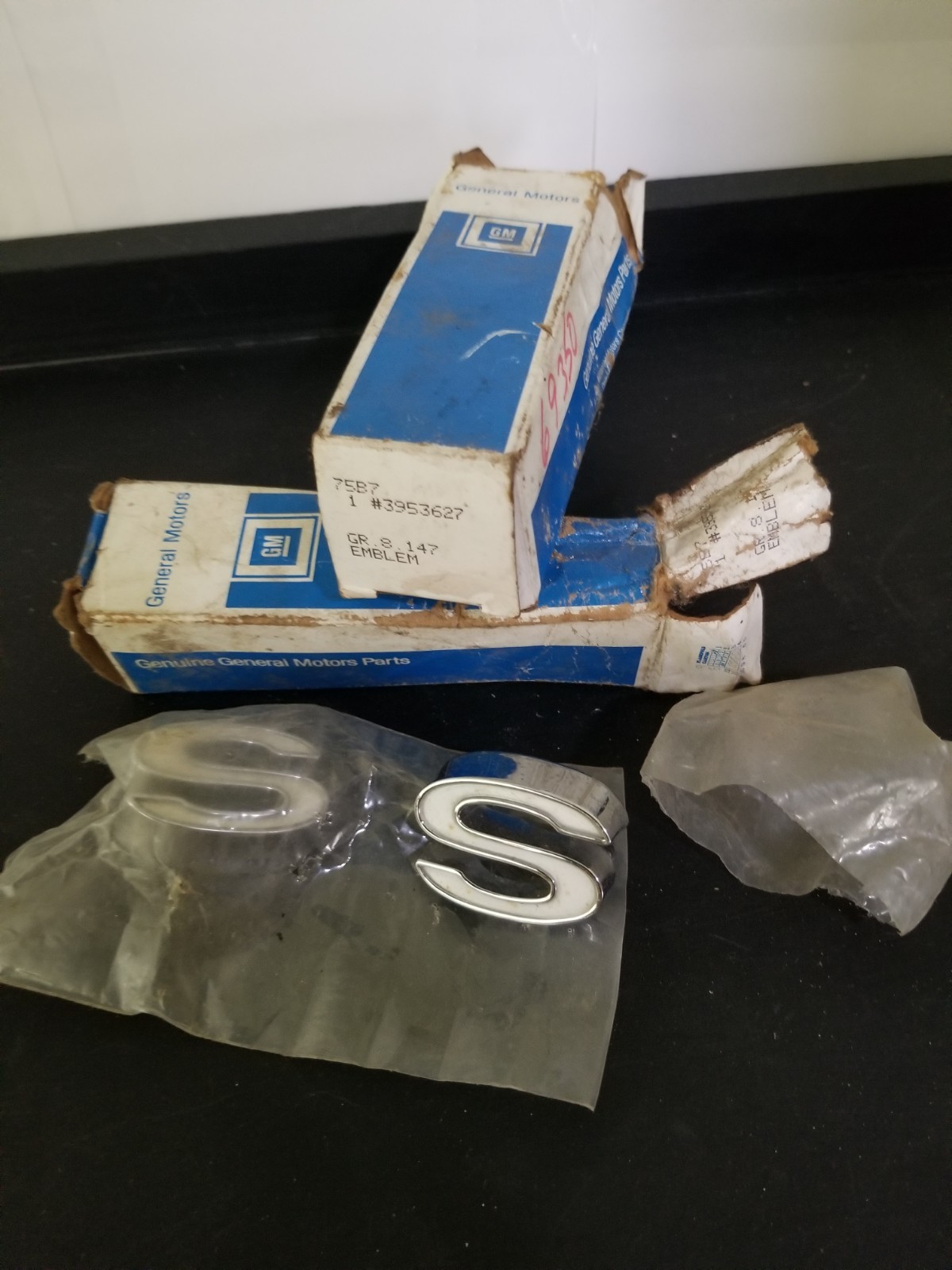 NOS OEM GM 1960s Camaro SS Chevelle Fender Emblems Ornaments Trim Pair Chevy NOS OEM GM 1960s Camaro SS Chevelle Fender Emblems Ornaments Trim Pair Chevy