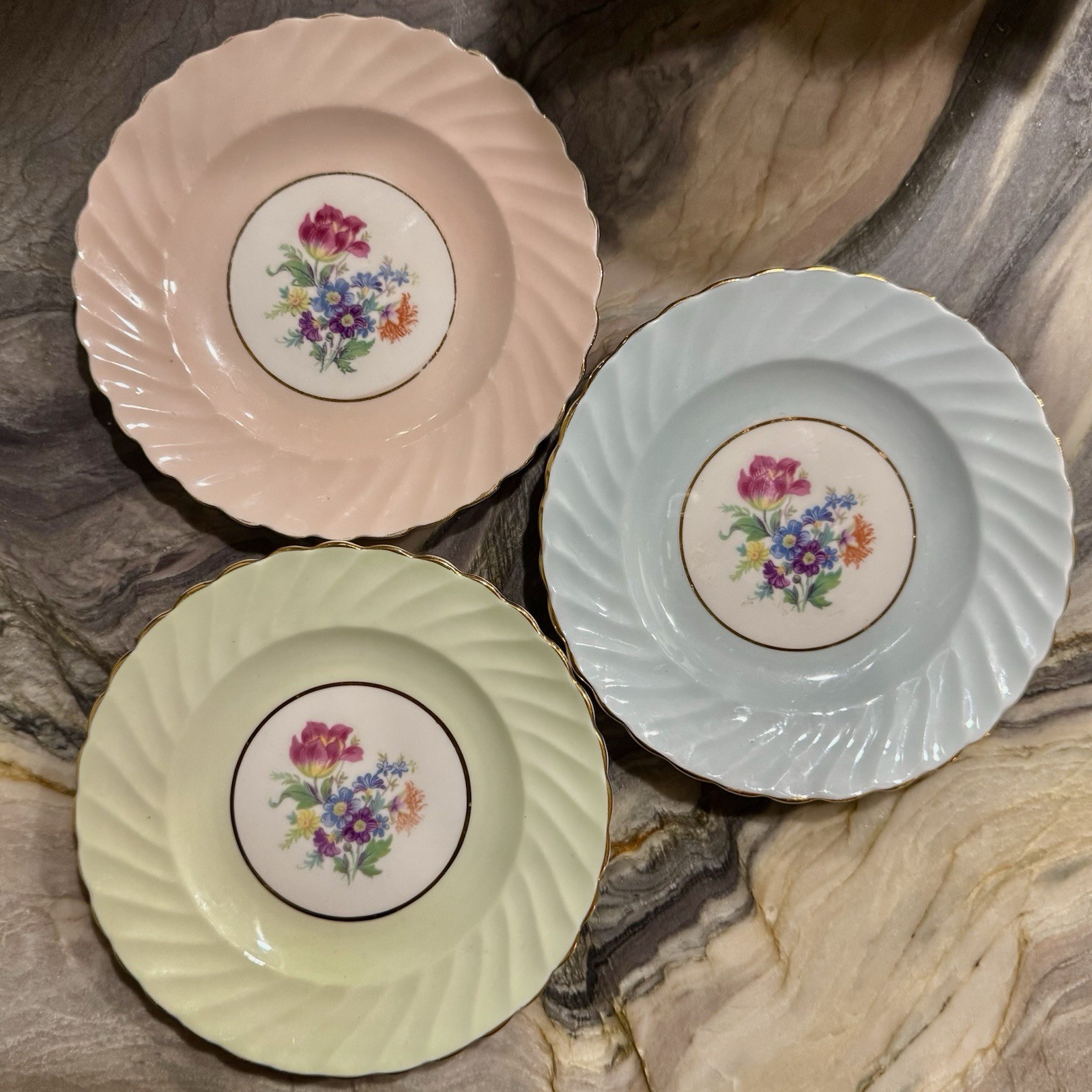 Aynsley Bone China England Pastel Swirl Floral 8” Salad Plates Peach Green Blue