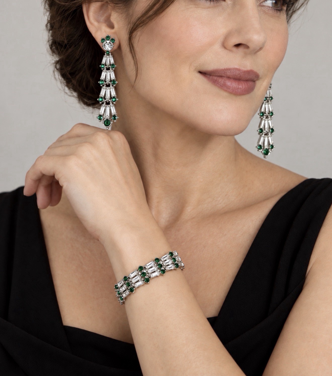 Vintage TRIFARI Bracelet Earrings Set Emerald Green Clear Rhinestone Baguette