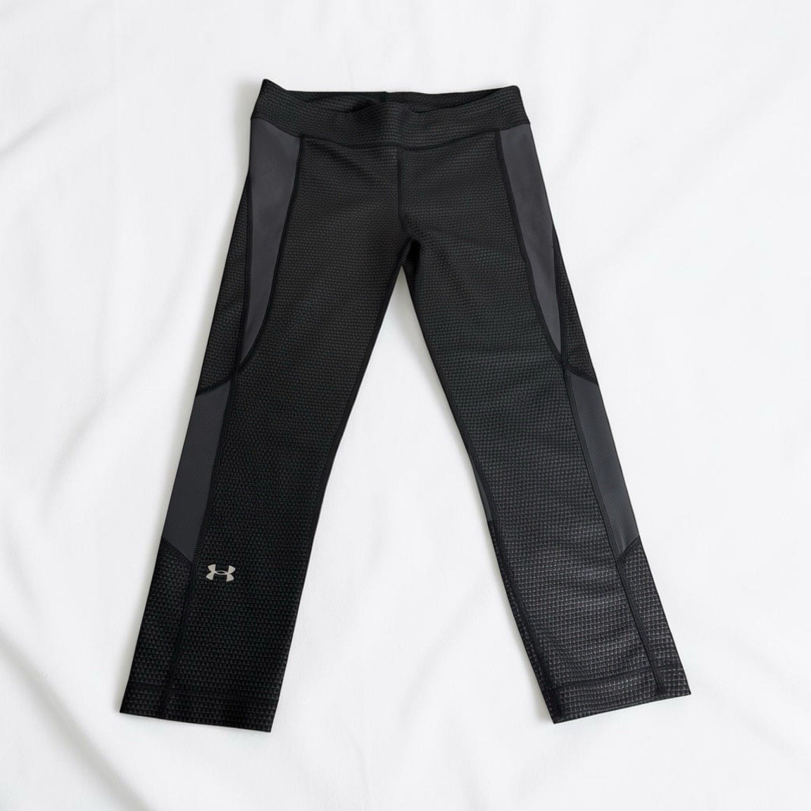 Women’s Under Armour Grid Print Cropped Workout Leggings Grey Blocked Medium