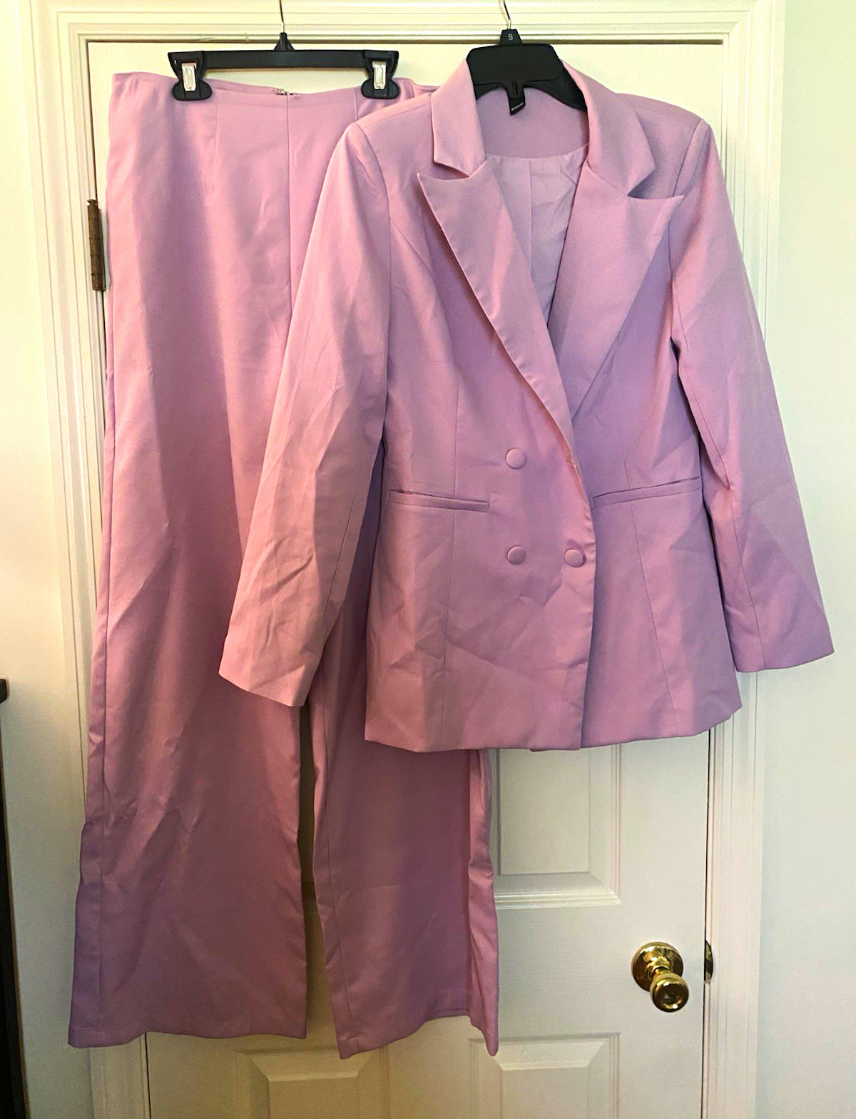 Windsor Lavender Double-Breasted Peak Lapel 2-Piece Pant Suit Set Missing Button
