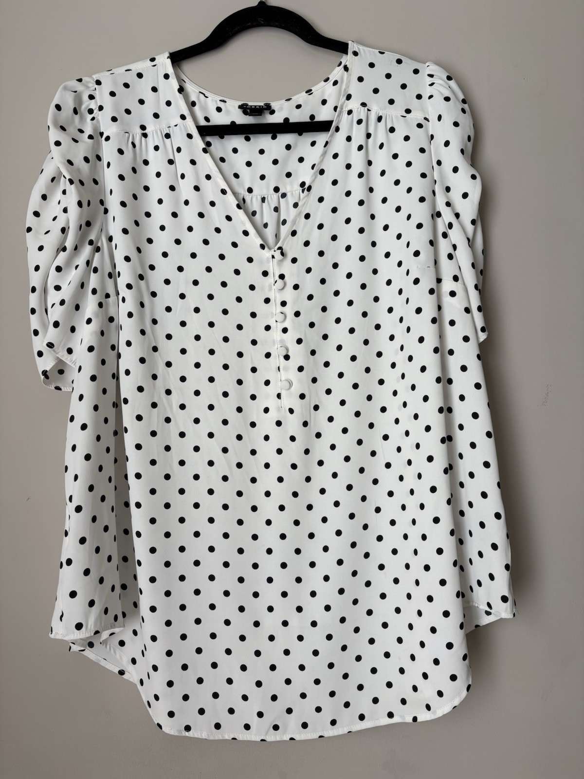 Torrid Harper Women\'s White/Black Polka Dot V-Neck Button Blouse Plus 2 SKU#0123 Torrid Harper Women\'s White/Black Polka Dot V-Neck Button Blouse Plus 2 SKU#0123