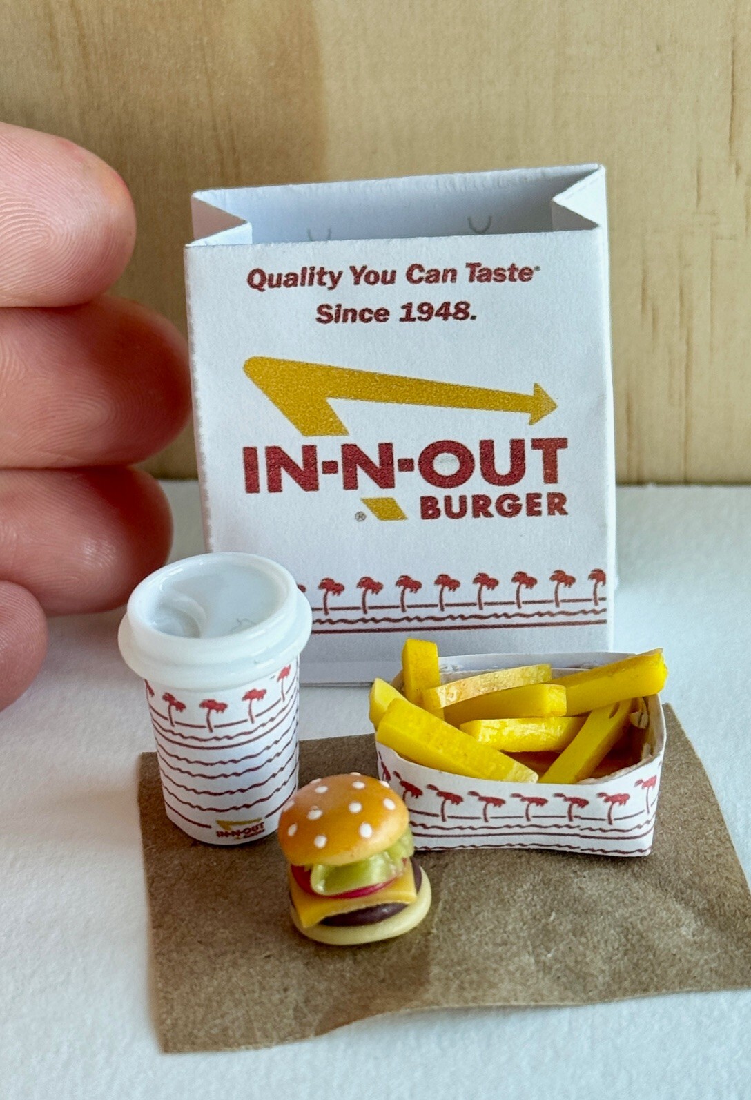 1:12 handmade bags Dollhouse Miniature subway taco bell in-n-out Dunkin donuts 1:12 handmade bags Dollhouse Miniature subway taco bell in-n-out Dunkin donuts