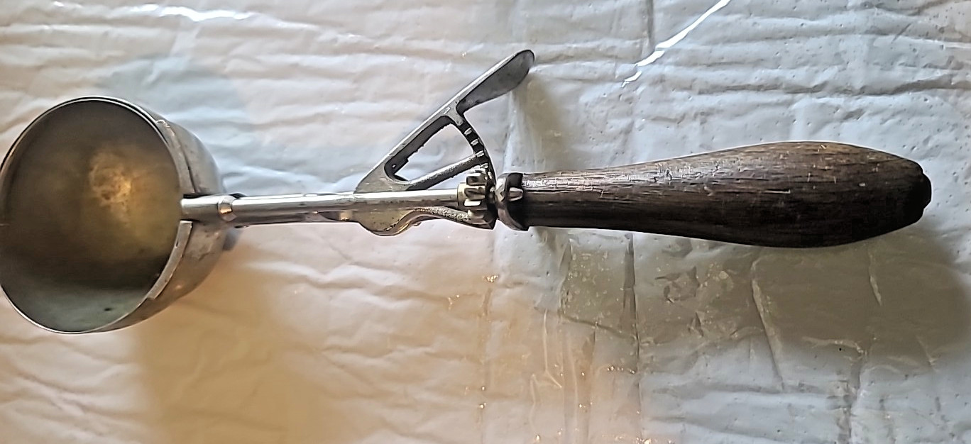 Antique Gilchrist's No. 31 ICE CREAM SCOOP 3 Antique Gilchrist's No. 31 ICE CREAM SCOOP 3