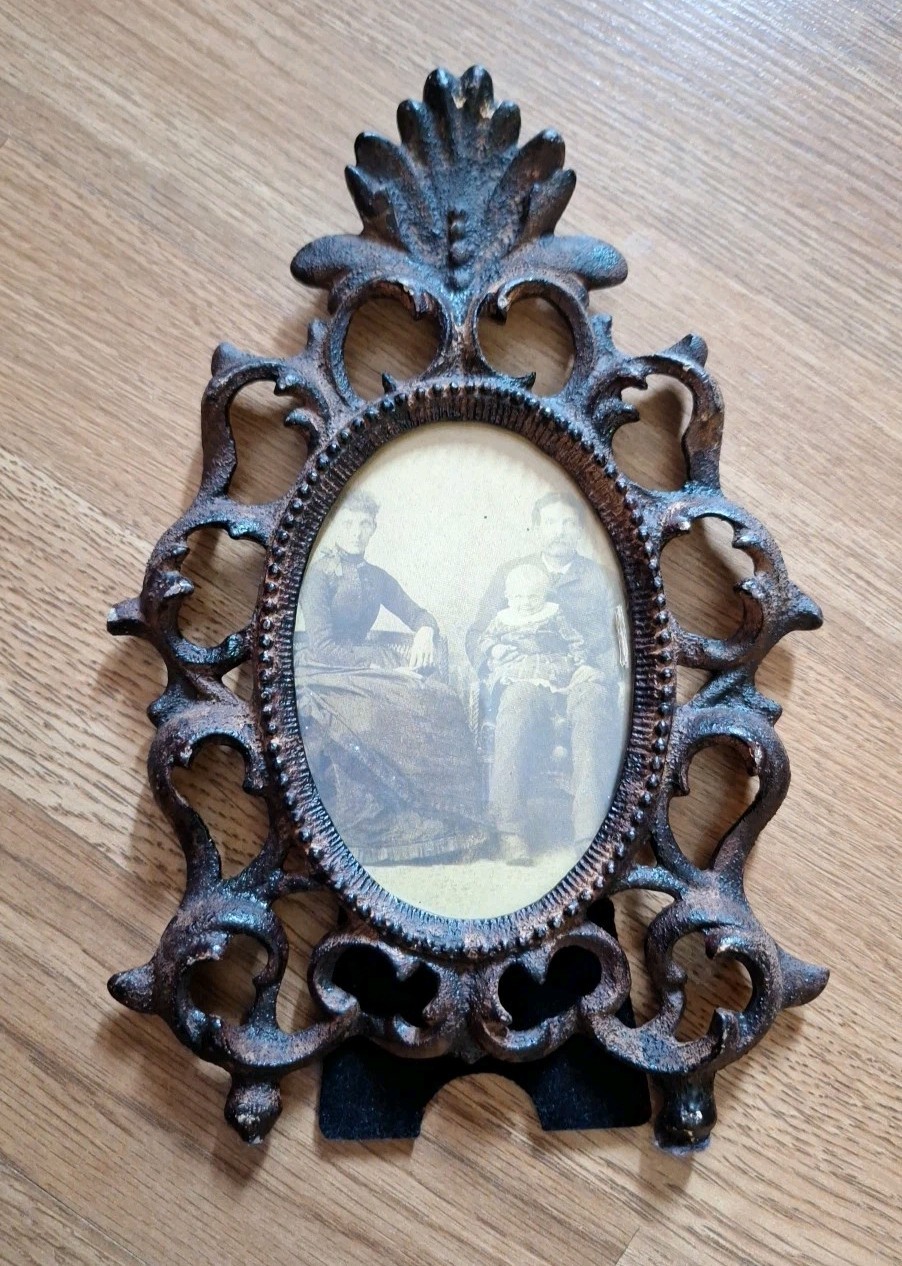 Iron Bronze Picture Frame Antique Easel Back Victorian Style 9.5 inch Iron Bronze Picture Frame Antique Easel Back Victorian Style 9.5 inch