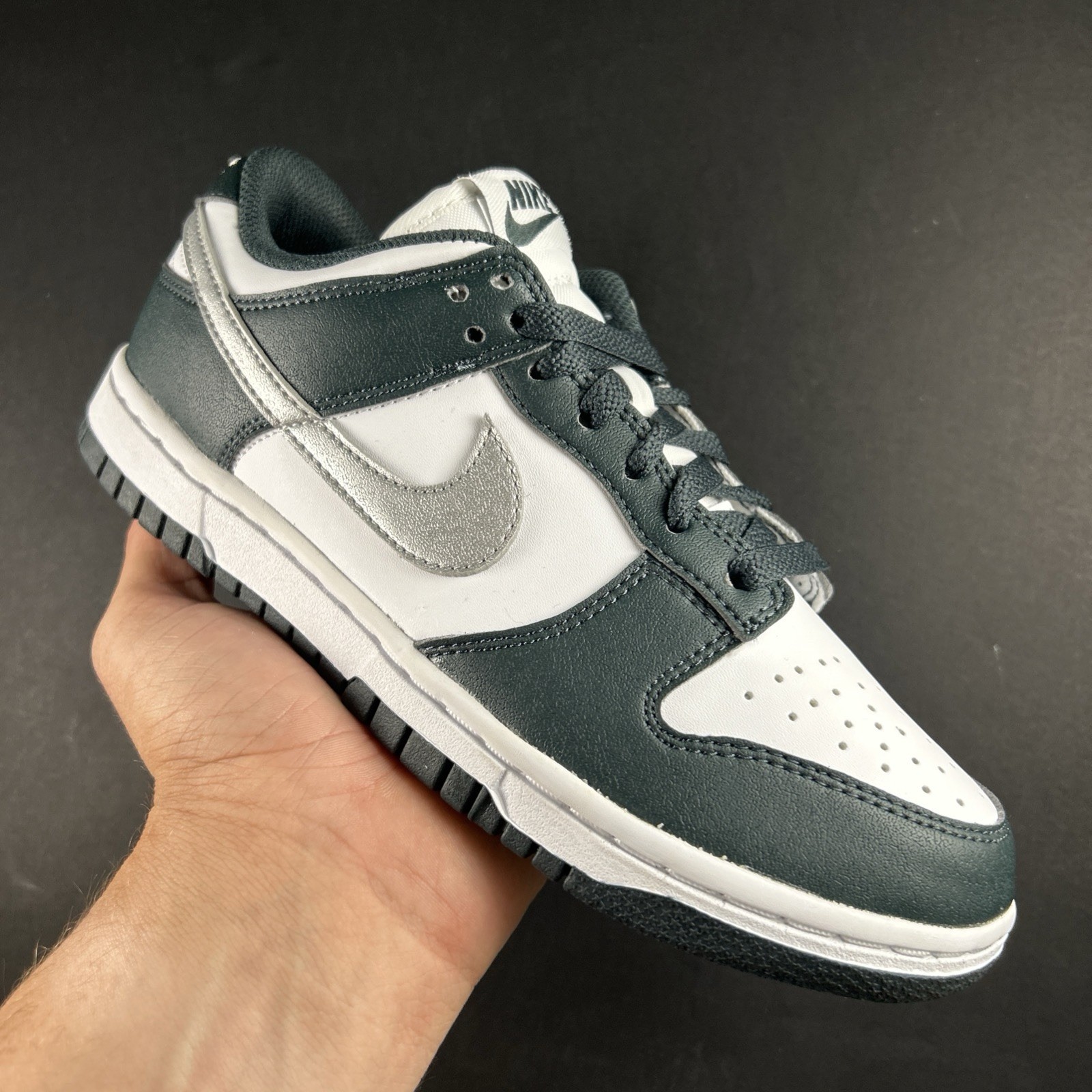Womens Size 7 - Nike Dunk Low \ Womens Size 7 - Nike Dunk Low \