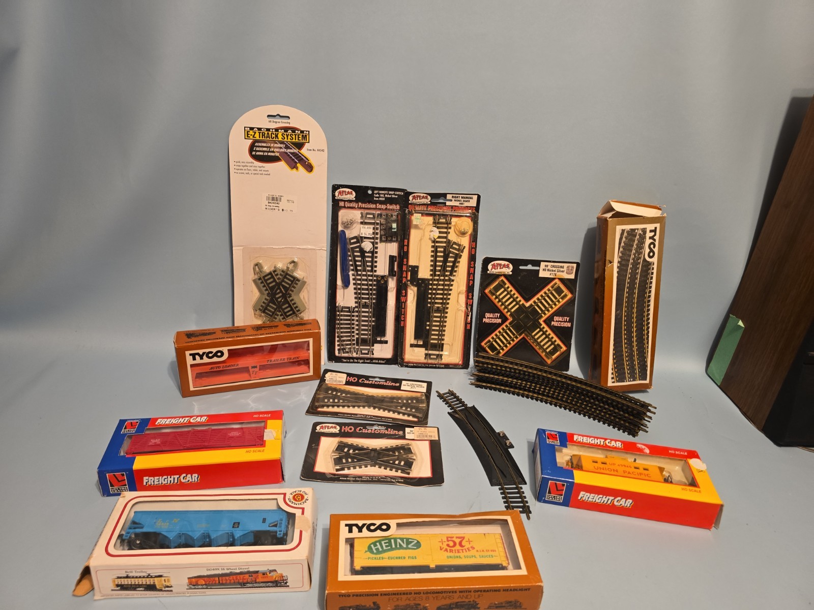 Bachmann Atlas TYCO HO Scale Mixed Lot Nickel Silver Track & Train CARS.
