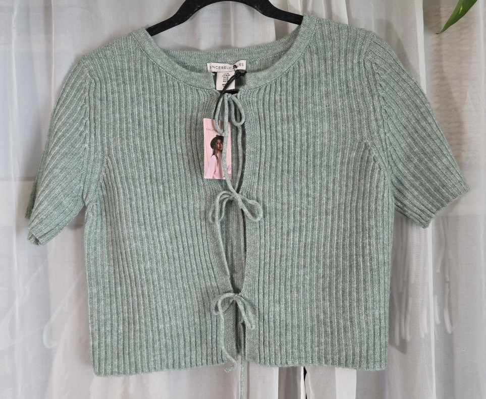 NWT Sincerely Jules Peekaboo Short-sleeved Sweater Size Medium