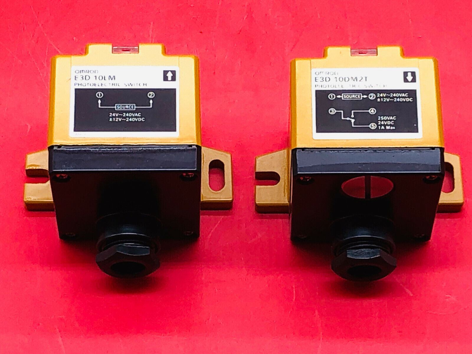 Omron E3D-10M2T and E3D-10LM Photoelectric Switches 24-240Vac, 12-240VDC 
