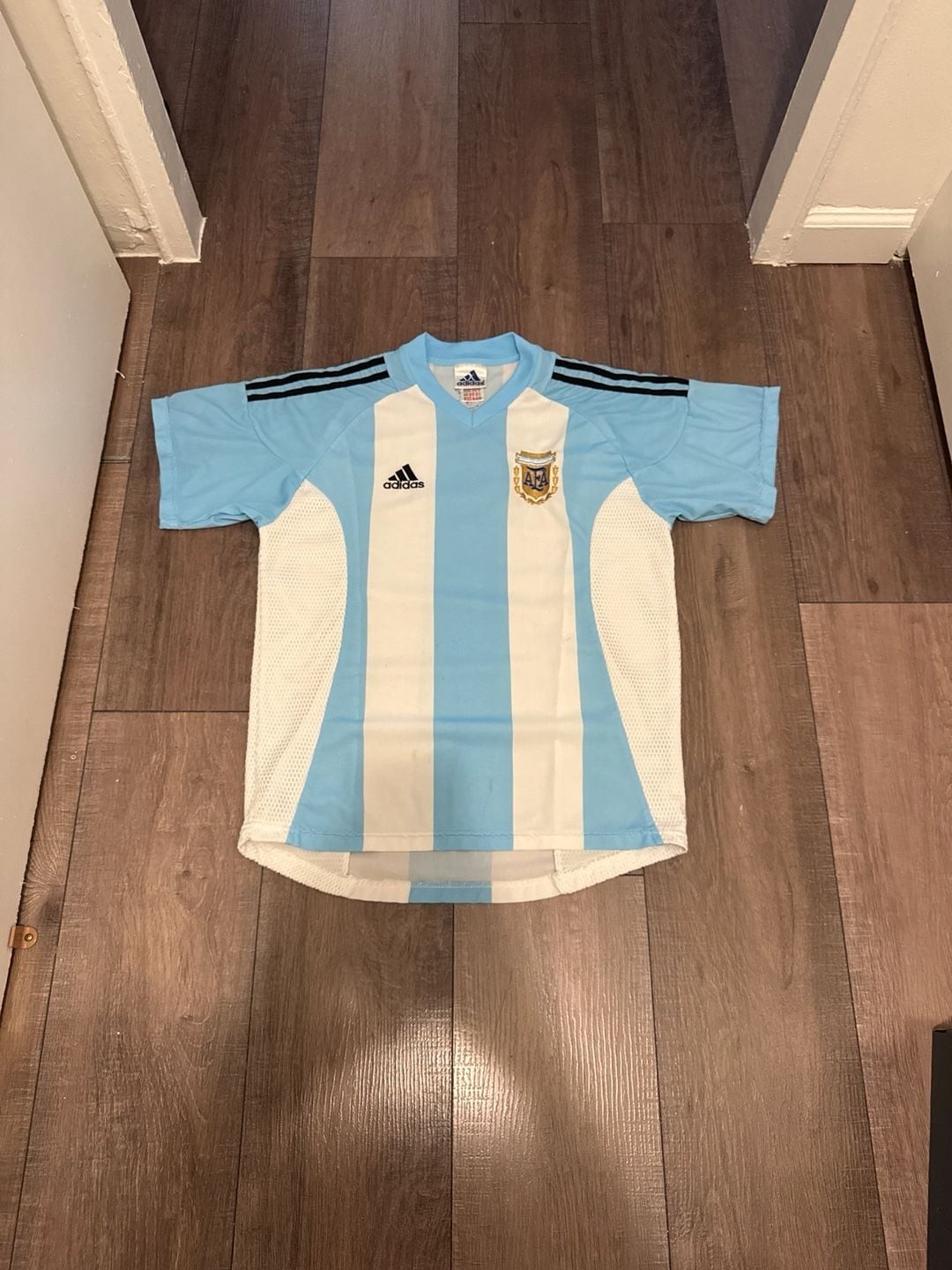 Vintage 2002-2004 Argentina Home Adidas Soccer Jersey World Cup Core (SIGNED) Vintage 2002-2004 Argentina Home Adidas Soccer Jersey World Cup Core (SIGNED)