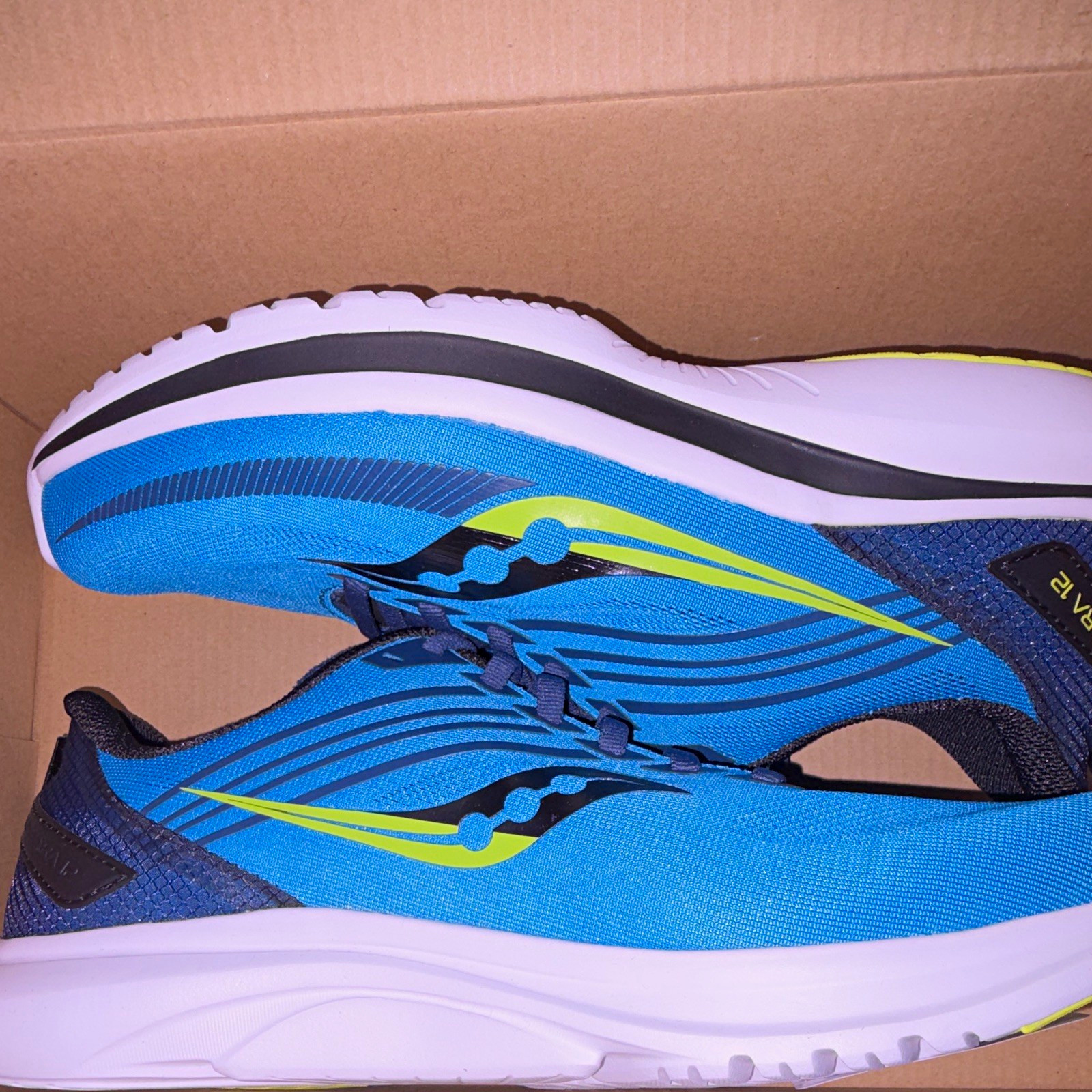 Saucony Men\'s Athletic Sneakers Blue/Yellow/Black/White Kinvara 12 sz 8.5 lowtop