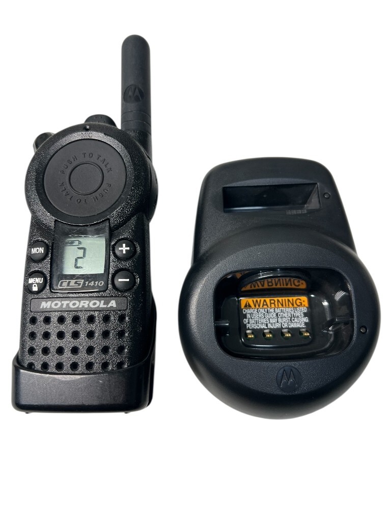 Motorola CLS1410 4 Channel UHF Two-Way Radio with, clip,