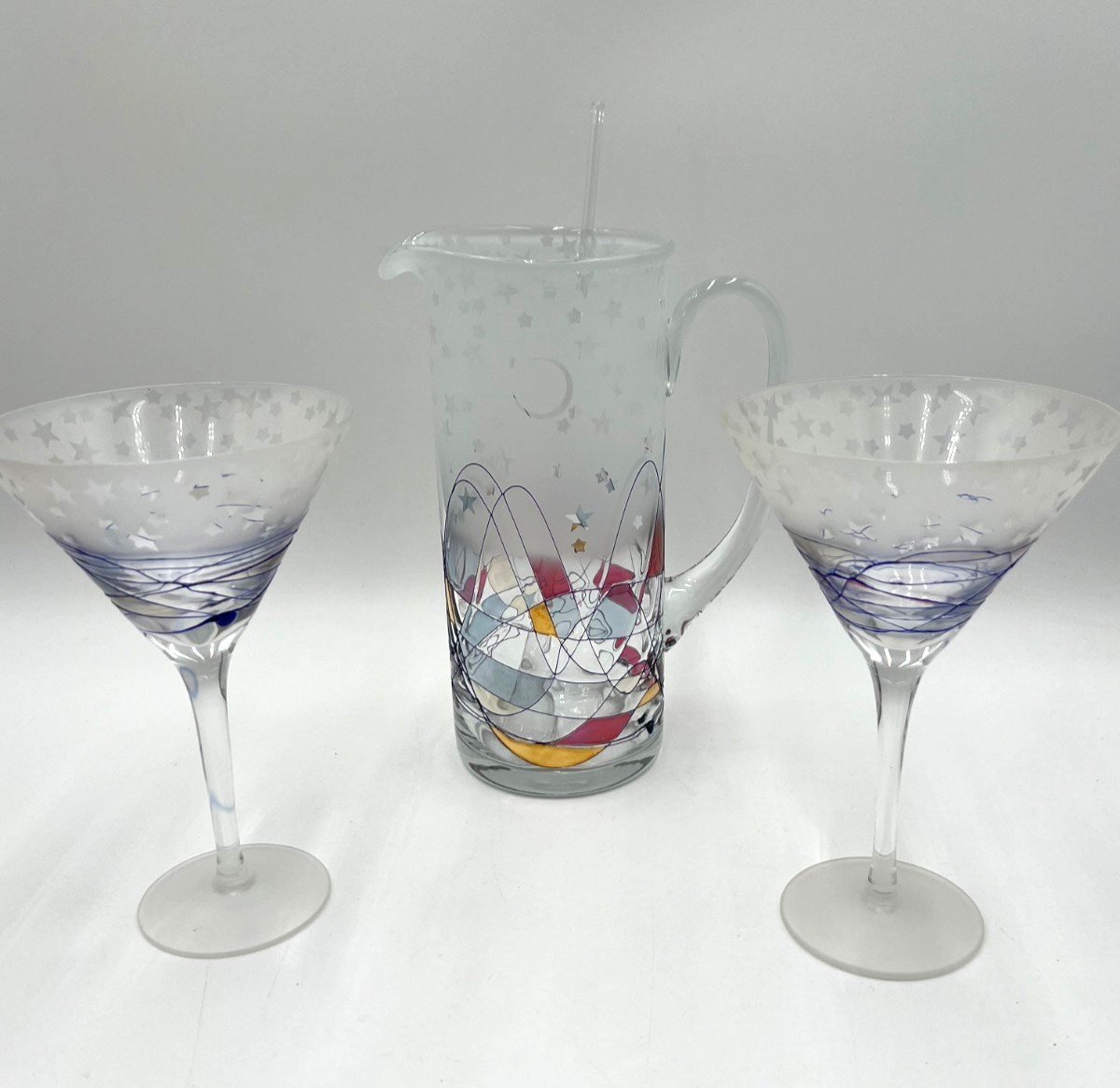 Ponder Studio Art Glass Martini Glasses (2) Pitcher Stirrer Frosted Star Set