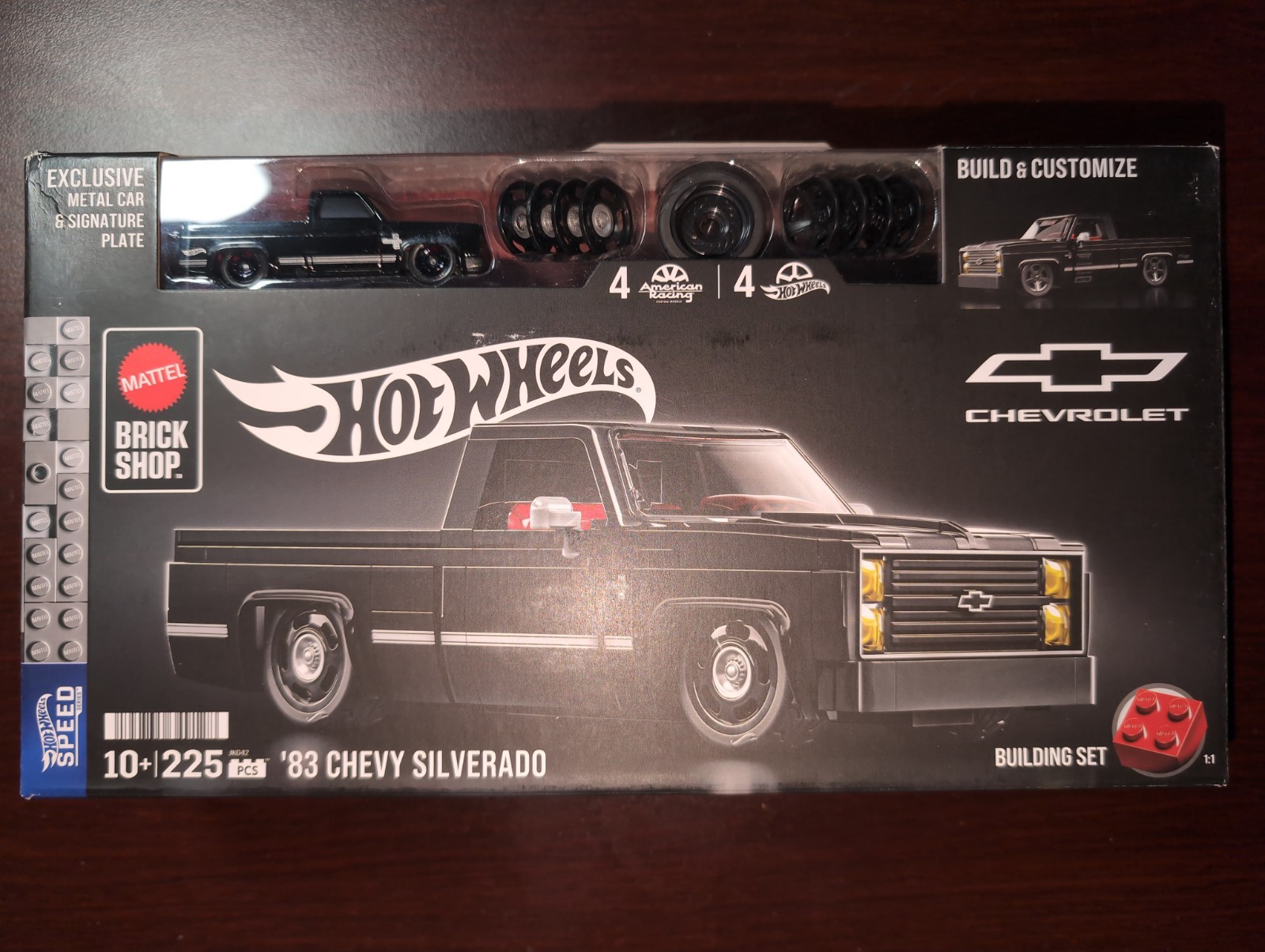 NEW IN BOX  - MATTEL BRICK SHOP HOTWHEELS \'83 CHEVY SILVERADO BUILDING SET