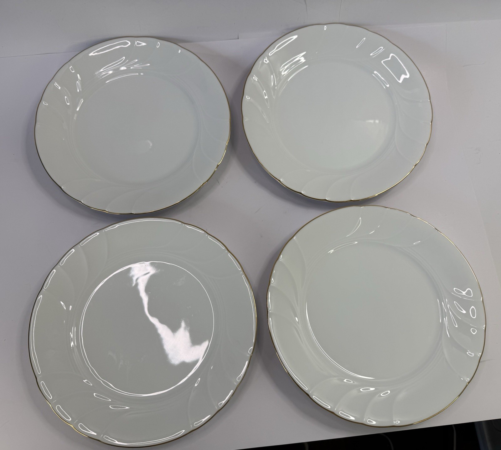 Mikasa Wedding Band Gold L9709 Dinner Plates Set of 4 White Gold Rim 10.5\