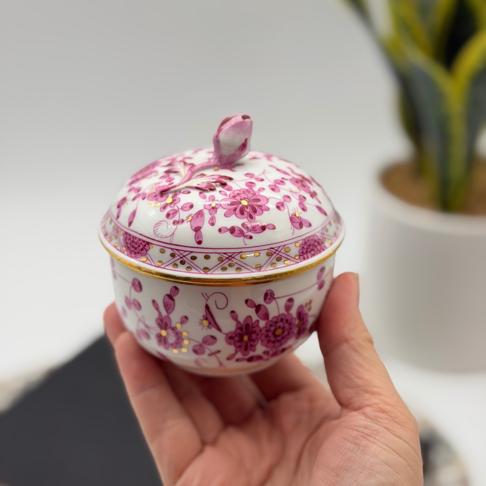 Antique Meissen Pink Puce Indian Sugar Bowl Rosebud Finial German Porcelain