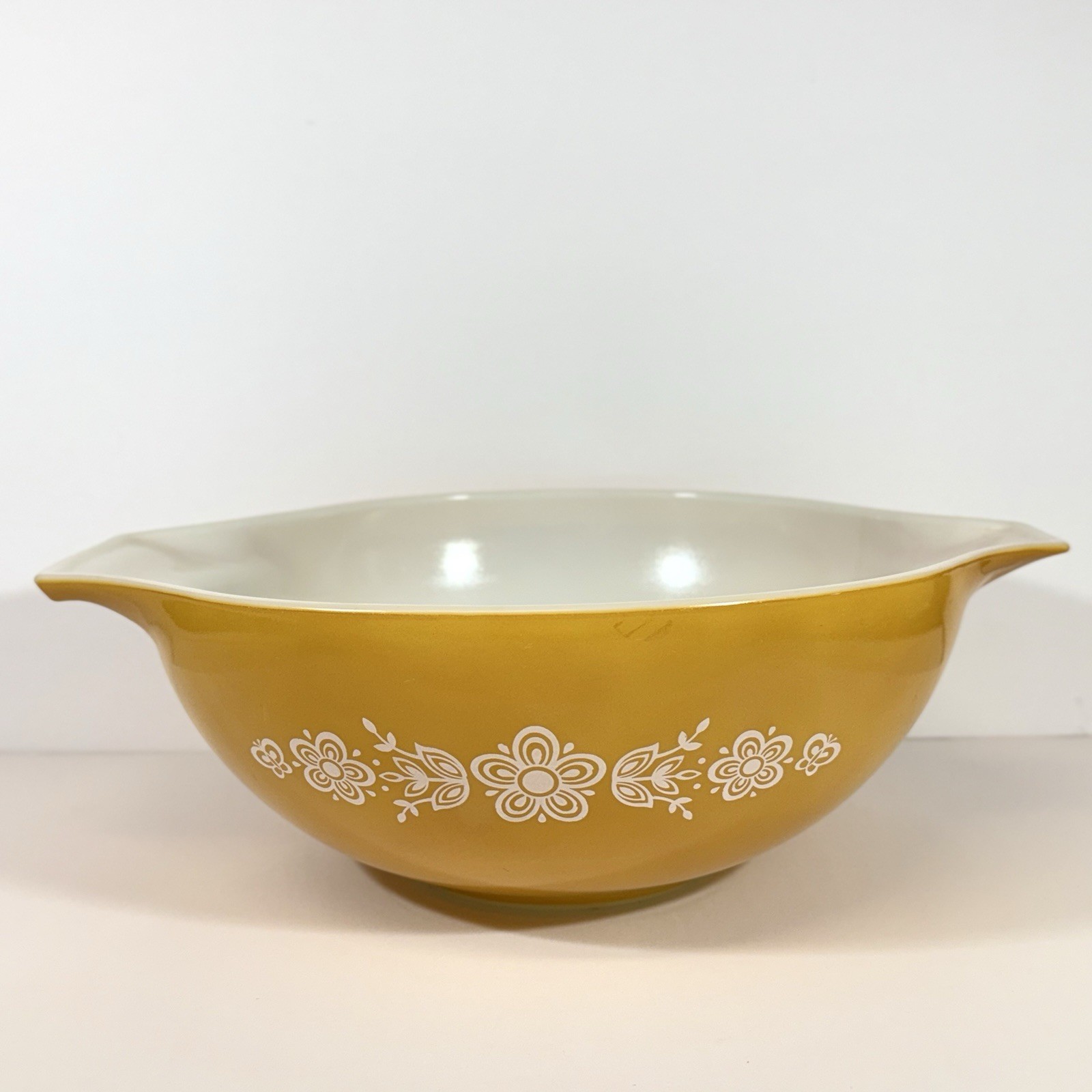 Vintage Pyrex 444 Butterfly Gold 4 Qt Cinderella Mixing Bowl Yellow Floral USA