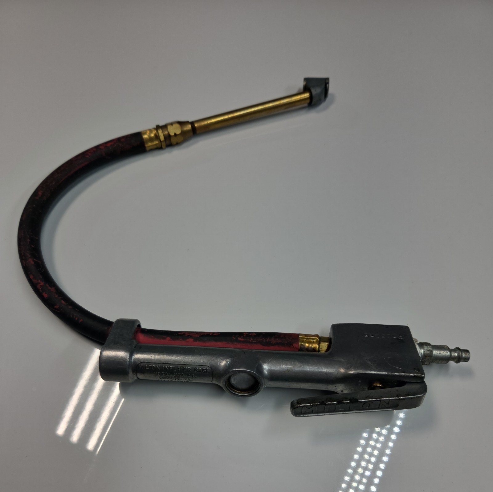 Vintage Milton 506-12 Style Tire Pressure Inflator Gauge FOR REPAIR Vintage Milton 506-12 Style Tire Pressure Inflator Gauge FOR REPAIR