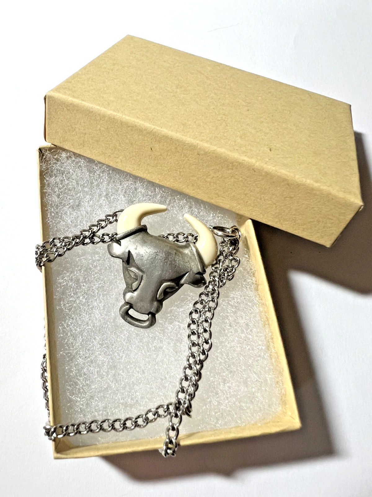 VTG 1978 Avon Wild Country Pewter Bull Head Pendant Necklace Faux Horn 18\ VTG 1978 Avon Wild Country Pewter Bull Head Pendant Necklace Faux Horn 18\