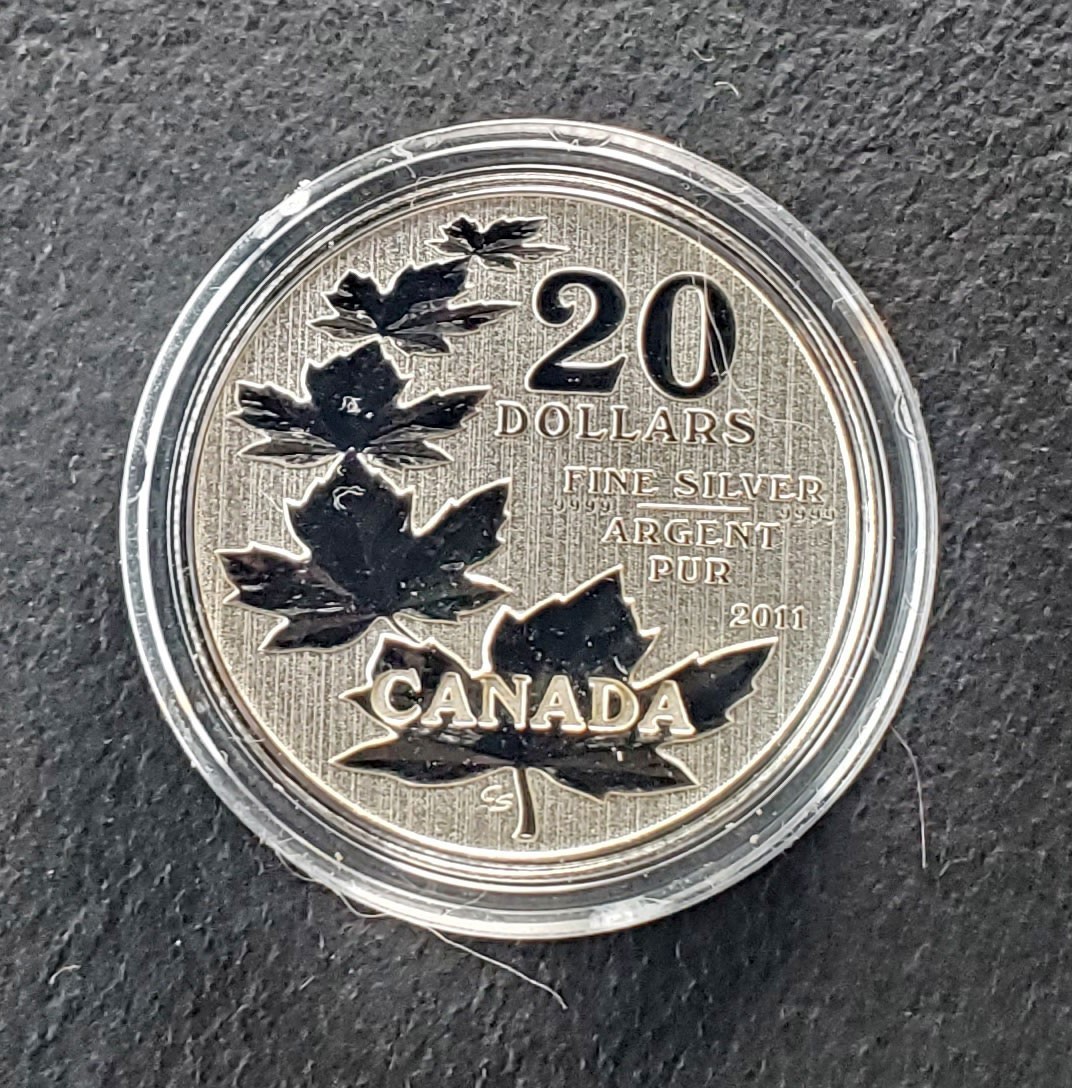 CANADA 2011 $20 SILVER COIN MAPLE LEAF 0.9999 1/4 OZ UNC