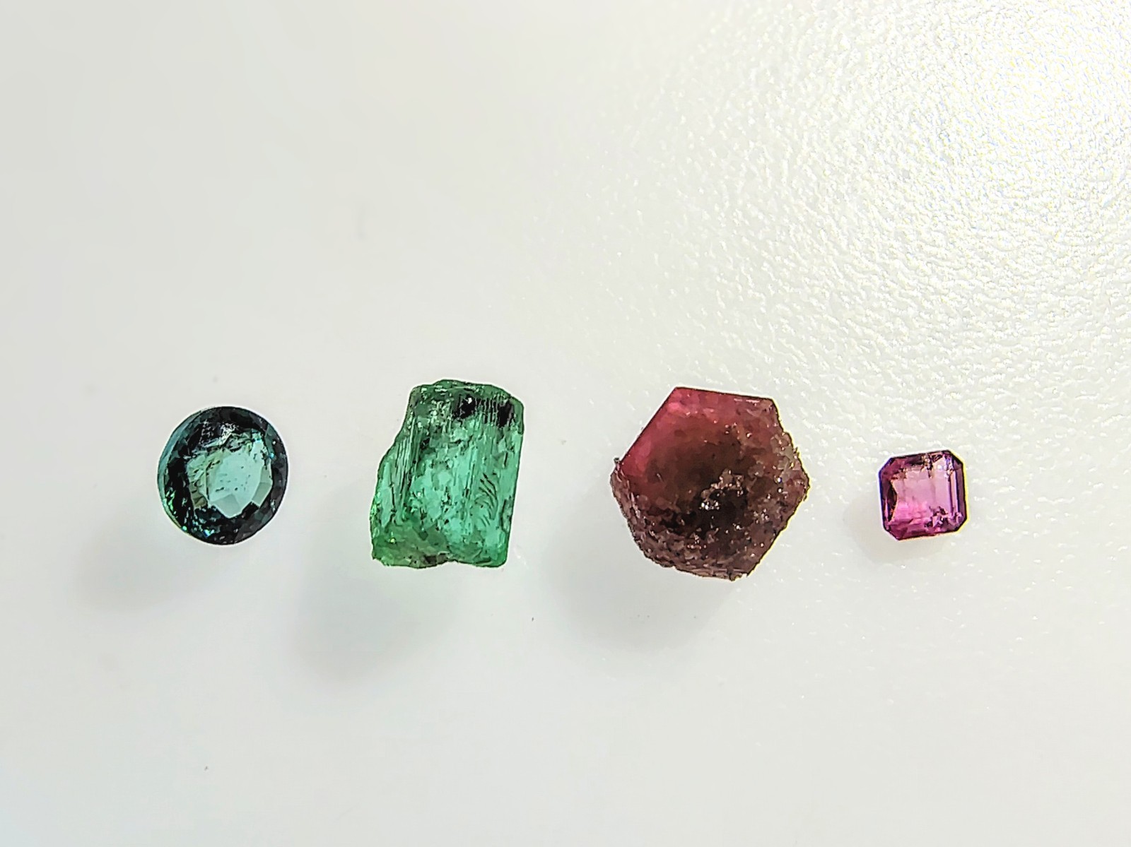 Muzo Emerald + Red Beryl Bixbite Crystal Box Colombia/Utah Ruby Violet Claim Muzo Emerald + Red Beryl Bixbite Crystal Box Colombia/Utah Ruby Violet Claim