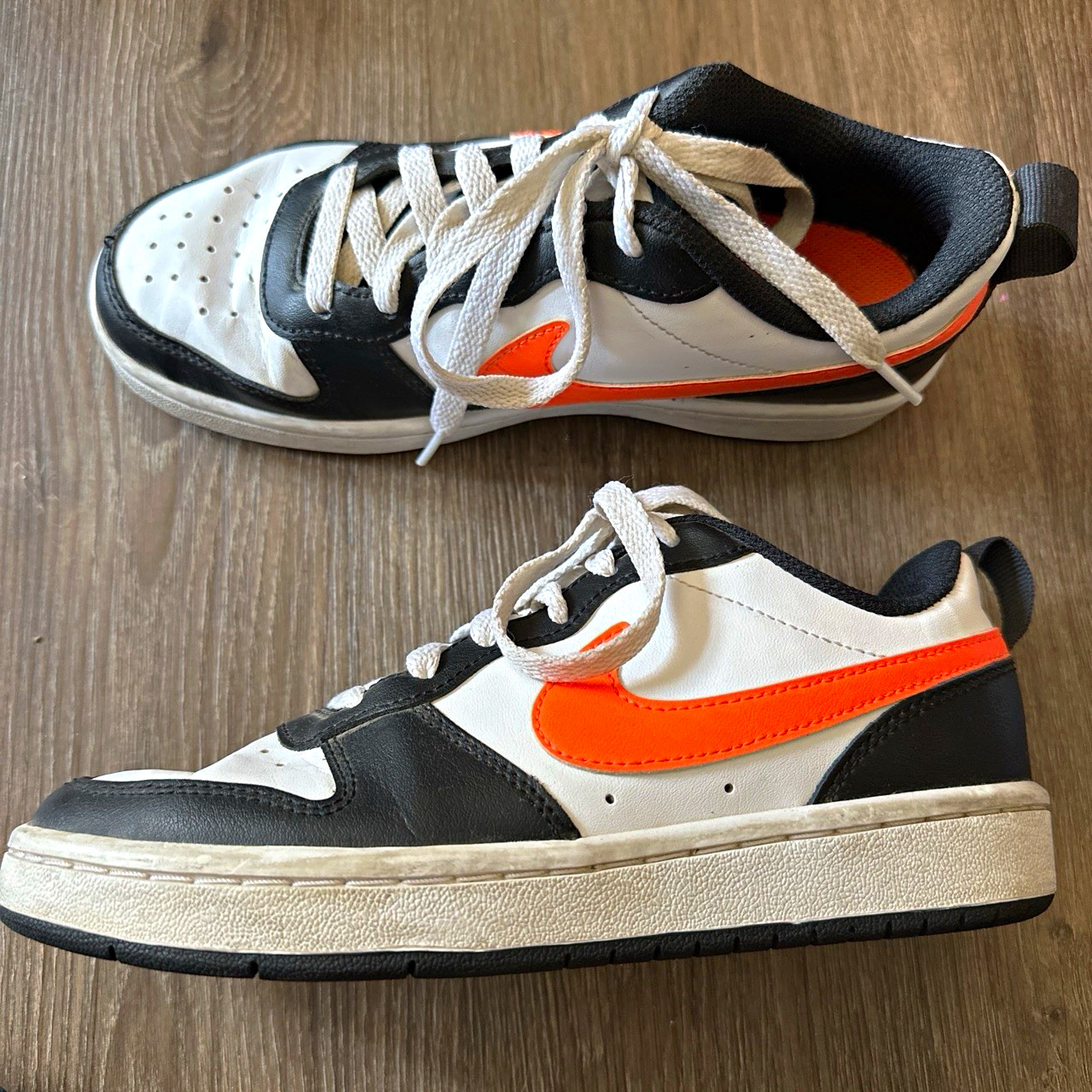 Nike Low Top Lace-Up Sneakers Black/White/Orange Colorblock