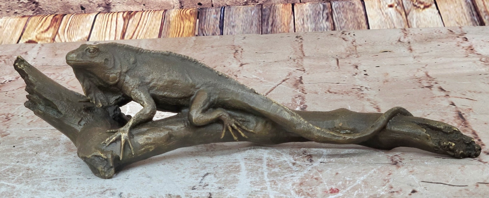 VINTAGE  BRONZE MINITURE LIZARD WITH GLASS EYS MUST SEE NO RESERVE DETAILED GIFT